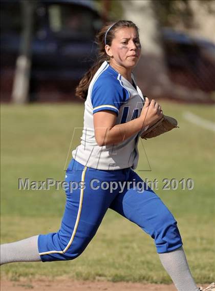 Thumbnail 2 in Bishop Amat @ Cantwell-Sacred Heart photogallery.