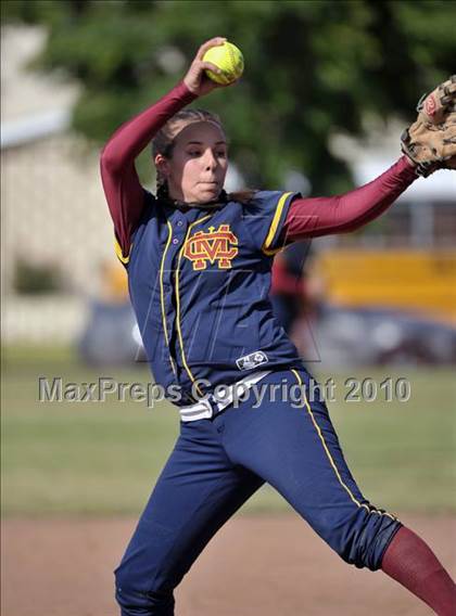 Thumbnail 3 in Bishop Amat @ Cantwell-Sacred Heart photogallery.