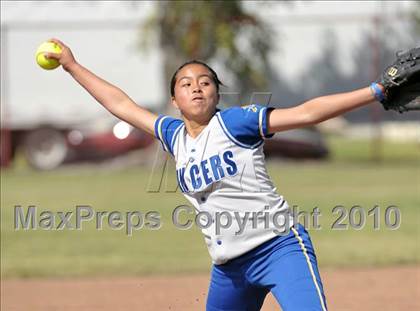 Thumbnail 3 in Bishop Amat @ Cantwell-Sacred Heart photogallery.