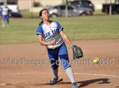 Thumbnail 3 in Bishop Amat @ Cantwell-Sacred Heart photogallery.