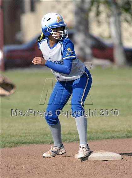 Thumbnail 3 in Bishop Amat @ Cantwell-Sacred Heart photogallery.