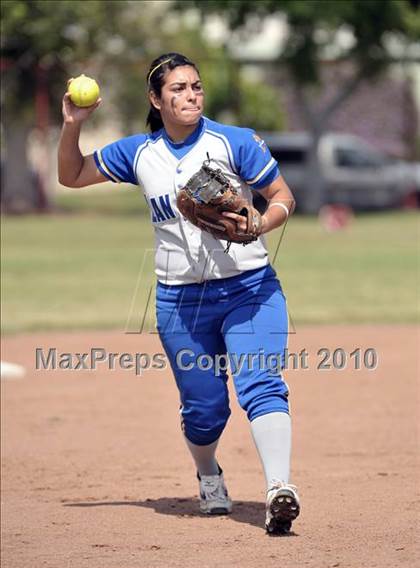Thumbnail 2 in Bishop Amat @ Cantwell-Sacred Heart photogallery.