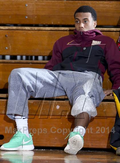 Thumbnail 1 in Cardinal Spellman vs. Sleepy Hollow (Coaches vs. Cancer Classic) photogallery.
