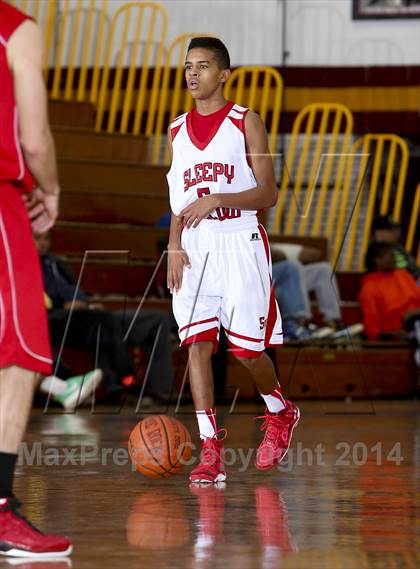 Thumbnail 2 in Cardinal Spellman vs. Sleepy Hollow (Coaches vs. Cancer Classic) photogallery.