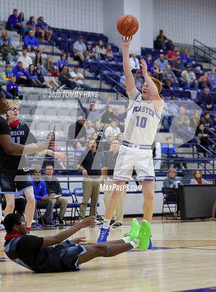 Thumbnail 1 in Hirschi @ Peaster photogallery.