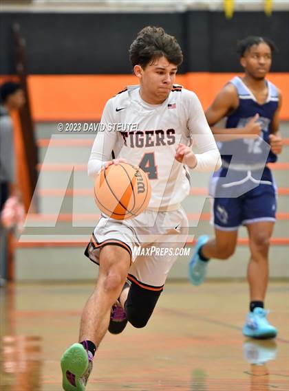 Thumbnail 3 in River City vs. Roseville (Tiger Classic) photogallery.