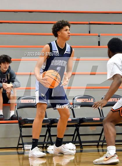 Thumbnail 2 in River City vs. Roseville (Tiger Classic) photogallery.