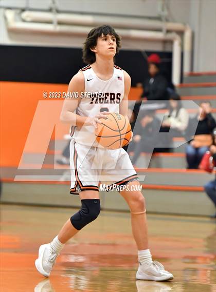 Thumbnail 2 in River City vs. Roseville (Tiger Classic) photogallery.