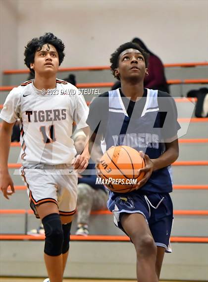 Thumbnail 2 in River City vs. Roseville (Tiger Classic) photogallery.