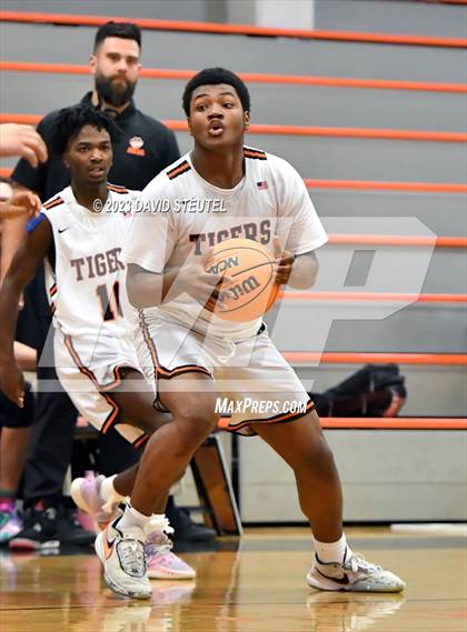 Thumbnail 1 in River City vs. Roseville (Tiger Classic) photogallery.