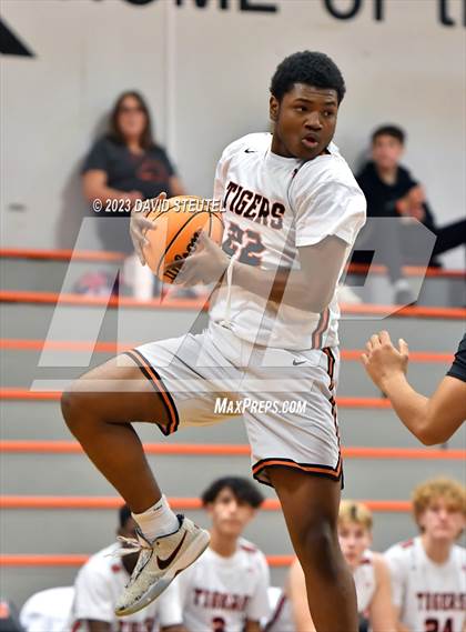 Thumbnail 3 in River City vs. Roseville (Tiger Classic) photogallery.