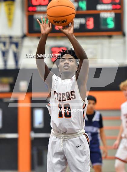 Thumbnail 2 in River City vs. Roseville (Tiger Classic) photogallery.