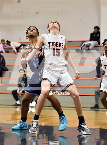 Thumbnail 3 in River City vs. Roseville (Tiger Classic) photogallery.