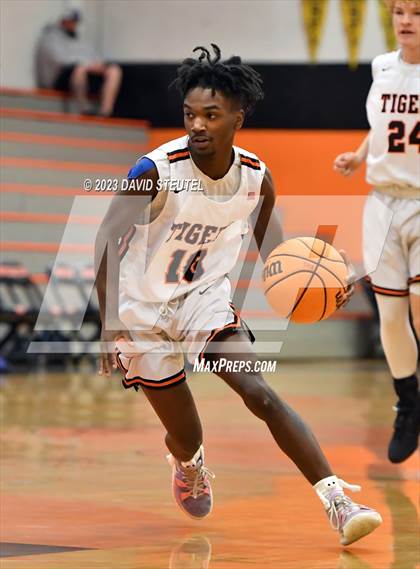 Thumbnail 1 in River City vs. Roseville (Tiger Classic) photogallery.