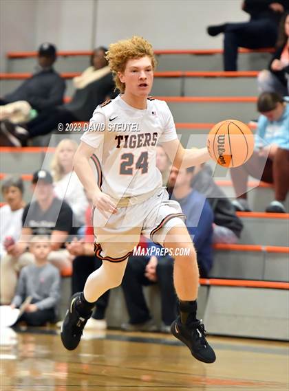 Thumbnail 1 in River City vs. Roseville (Tiger Classic) photogallery.