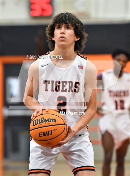 Thumbnail 2 in River City vs. Roseville (Tiger Classic) photogallery.