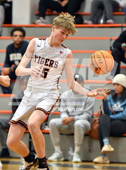 Thumbnail 3 in River City vs. Roseville (Tiger Classic) photogallery.