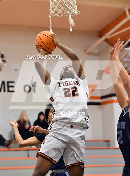 Thumbnail 3 in River City vs. Roseville (Tiger Classic) photogallery.