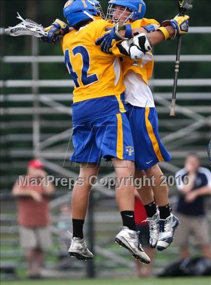 Thumbnail 1 in Webster Thomas vs. Irondequoit (Section 5 Class B Final) photogallery.