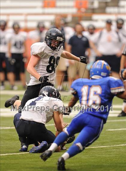 Thumbnail 2 in Cobleskill-Richmondville vs. Alden (Syracuse Kickoff Classic) photogallery.