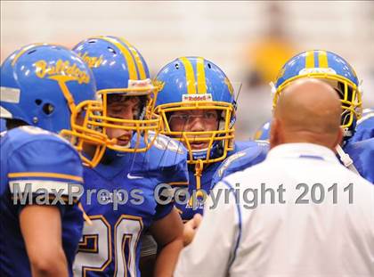 Thumbnail 2 in Cobleskill-Richmondville vs. Alden (Syracuse Kickoff Classic) photogallery.