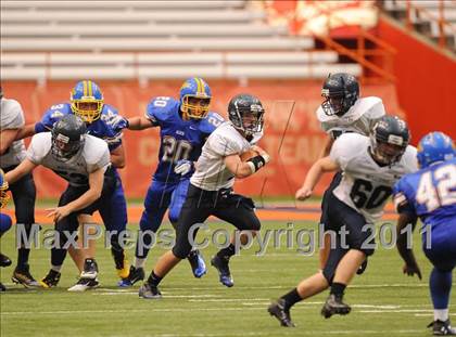 Thumbnail 1 in Cobleskill-Richmondville vs. Alden (Syracuse Kickoff Classic) photogallery.