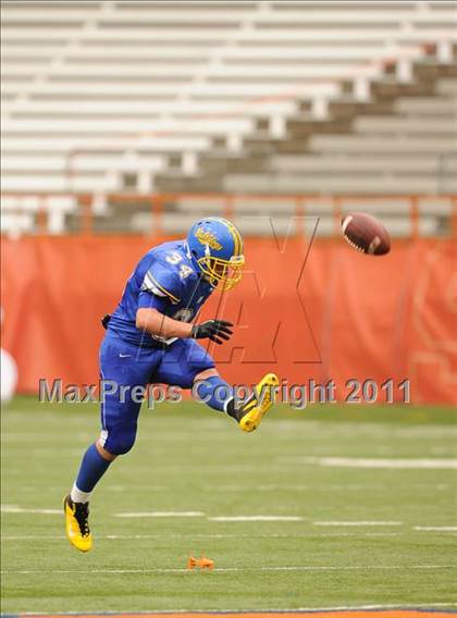 Thumbnail 2 in Cobleskill-Richmondville vs. Alden (Syracuse Kickoff Classic) photogallery.