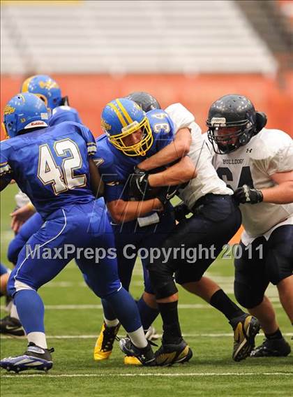 Thumbnail 2 in Cobleskill-Richmondville vs. Alden (Syracuse Kickoff Classic) photogallery.
