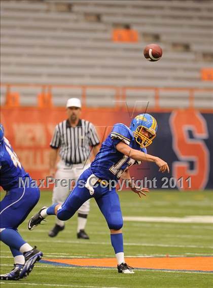 Thumbnail 2 in Cobleskill-Richmondville vs. Alden (Syracuse Kickoff Classic) photogallery.