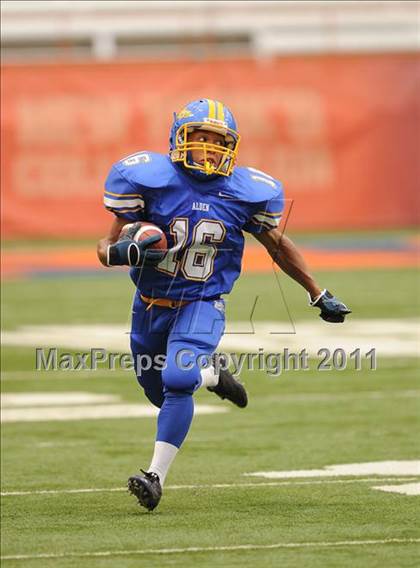 Thumbnail 2 in Cobleskill-Richmondville vs. Alden (Syracuse Kickoff Classic) photogallery.