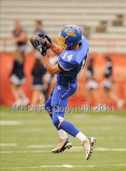 Thumbnail 2 in Cobleskill-Richmondville vs. Alden (Syracuse Kickoff Classic) photogallery.
