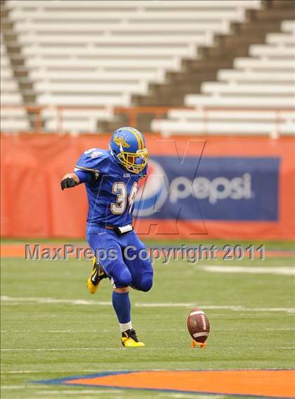 Thumbnail 3 in Cobleskill-Richmondville vs. Alden (Syracuse Kickoff Classic) photogallery.