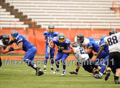Thumbnail 2 in Cobleskill-Richmondville vs. Alden (Syracuse Kickoff Classic) photogallery.