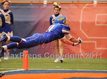 Thumbnail 1 in Cobleskill-Richmondville vs. Alden (Syracuse Kickoff Classic) photogallery.