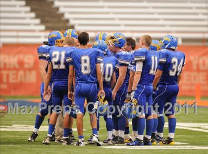 Thumbnail 2 in Cobleskill-Richmondville vs. Alden (Syracuse Kickoff Classic) photogallery.