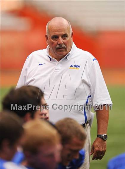 Thumbnail 1 in Cobleskill-Richmondville vs. Alden (Syracuse Kickoff Classic) photogallery.