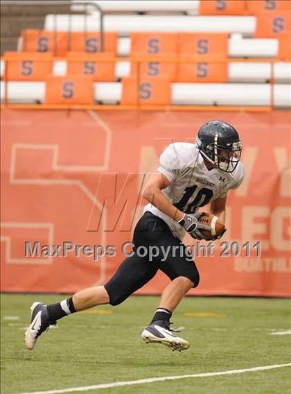Thumbnail 2 in Cobleskill-Richmondville vs. Alden (Syracuse Kickoff Classic) photogallery.