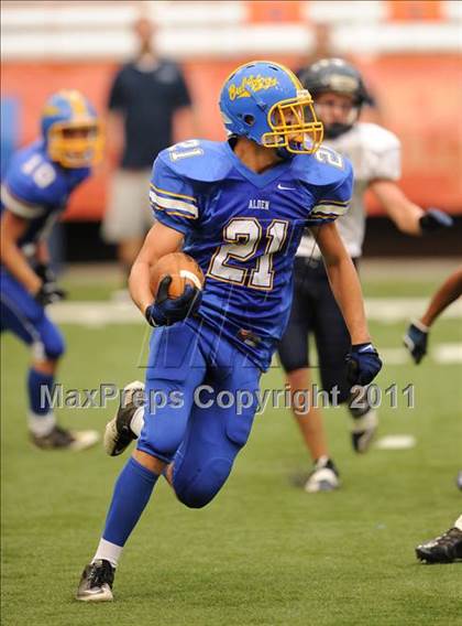 Thumbnail 2 in Cobleskill-Richmondville vs. Alden (Syracuse Kickoff Classic) photogallery.