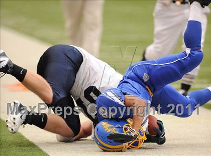 Thumbnail 2 in Cobleskill-Richmondville vs. Alden (Syracuse Kickoff Classic) photogallery.