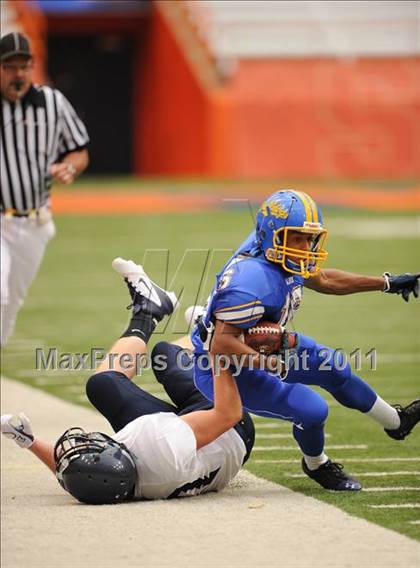 Thumbnail 1 in Cobleskill-Richmondville vs. Alden (Syracuse Kickoff Classic) photogallery.