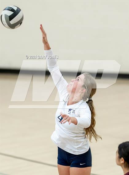 Thumbnail 3 in Vista del Lago @ Whitney photogallery.