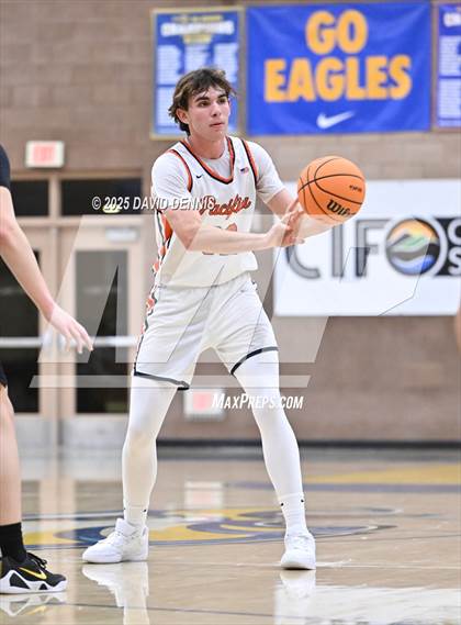 Thumbnail 2 in Vanden vs. Pacifica Christian (Meet in the Middle Classic) photogallery.