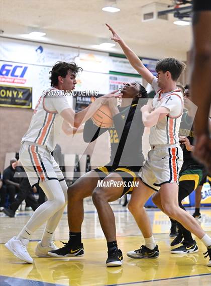 Thumbnail 3 in Vanden vs. Pacifica Christian (Meet in the Middle Classic) photogallery.