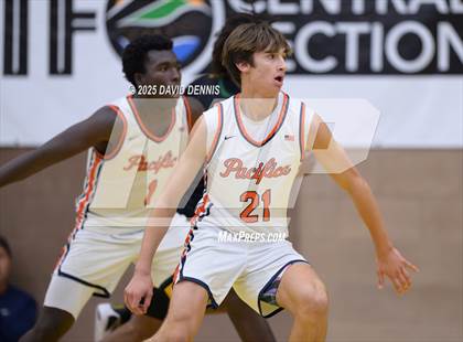 Thumbnail 2 in Vanden vs. Pacifica Christian (Meet in the Middle Classic) photogallery.