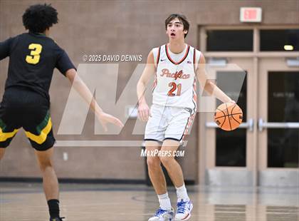 Thumbnail 3 in Vanden vs. Pacifica Christian (Meet in the Middle Classic) photogallery.