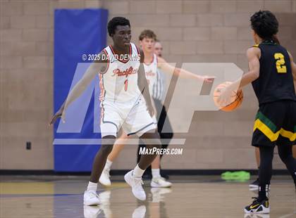 Thumbnail 3 in Vanden vs. Pacifica Christian (Meet in the Middle Classic) photogallery.