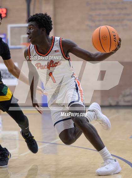 Thumbnail 1 in Vanden vs. Pacifica Christian (Meet in the Middle Classic) photogallery.