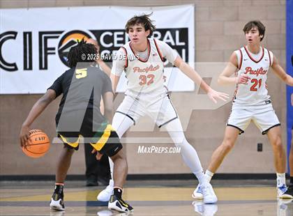 Thumbnail 2 in Vanden vs. Pacifica Christian (Meet in the Middle Classic) photogallery.