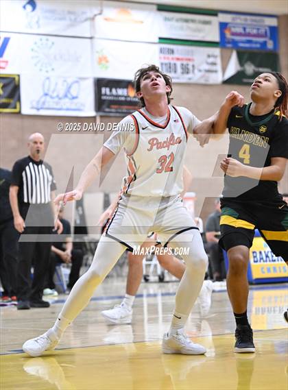 Thumbnail 2 in Vanden vs. Pacifica Christian (Meet in the Middle Classic) photogallery.