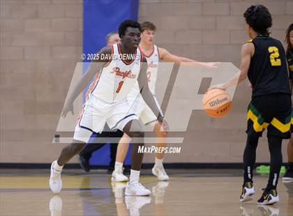 Thumbnail 2 in Vanden vs. Pacifica Christian (Meet in the Middle Classic) photogallery.